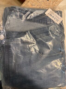 Old Navy Women's High-Rise Straight Leg Jeans - Unopened